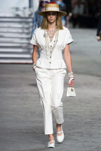 Look 54